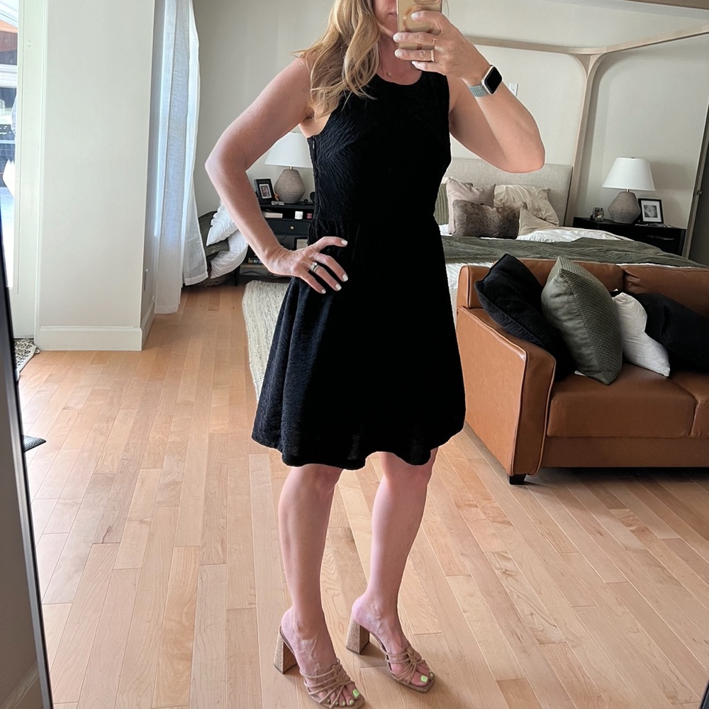 Bar III NWT Crinkle Cocktail Fit and Flare‎ Sleeveless Mini Dress. Size small